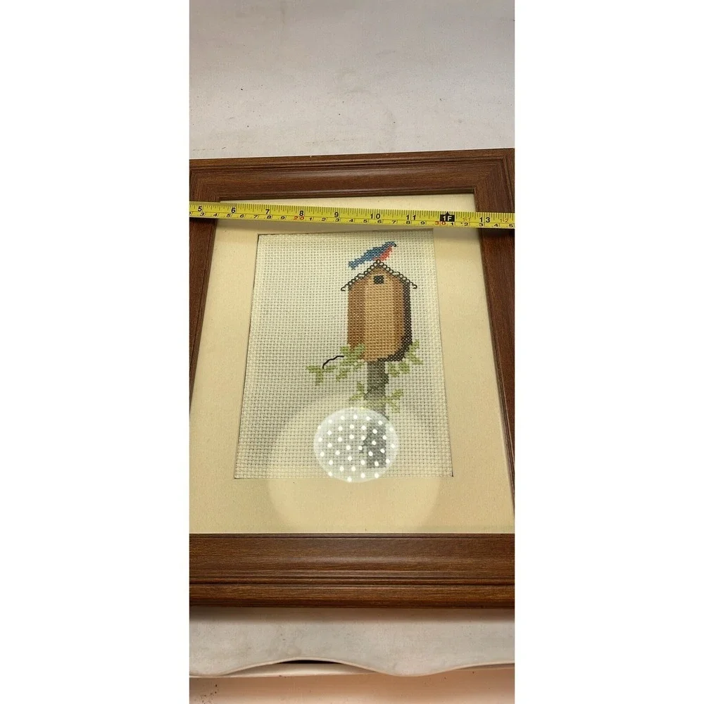 VINTAGE‎ CROSS STITCH FRAMED GLASSED PICTURE BIRDHOUSE & BIRD BURLAP MATT  1980